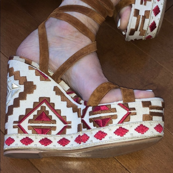 ❤️Gianvito Rossi size 7 wedges- offers welcomed!!!!!❤️ - Picture 8 of 14